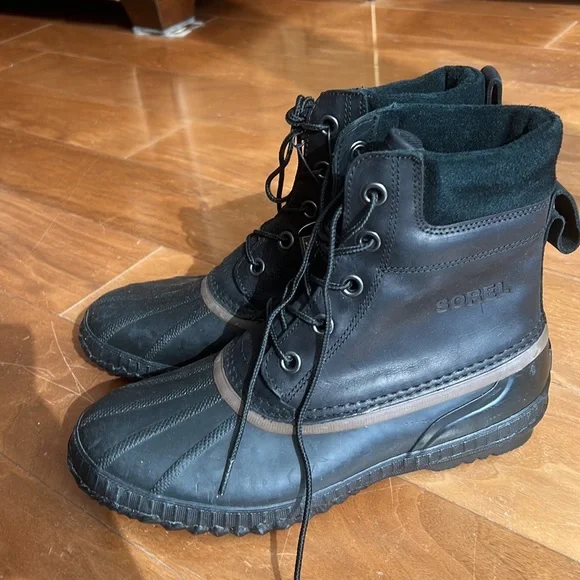 Sorel waterproof rain/snow boots. Black w/ brown details. Size mens 10 brand new